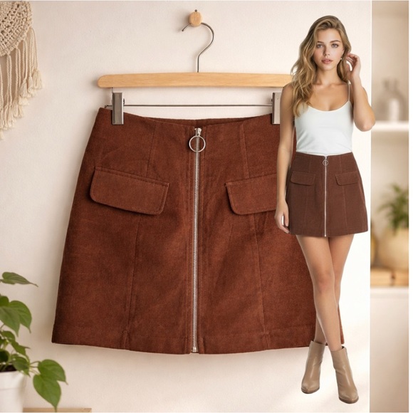no brand Dresses & Skirts - 🛍️ Women’s brown zip pocket faux corduroy mini skirt size small